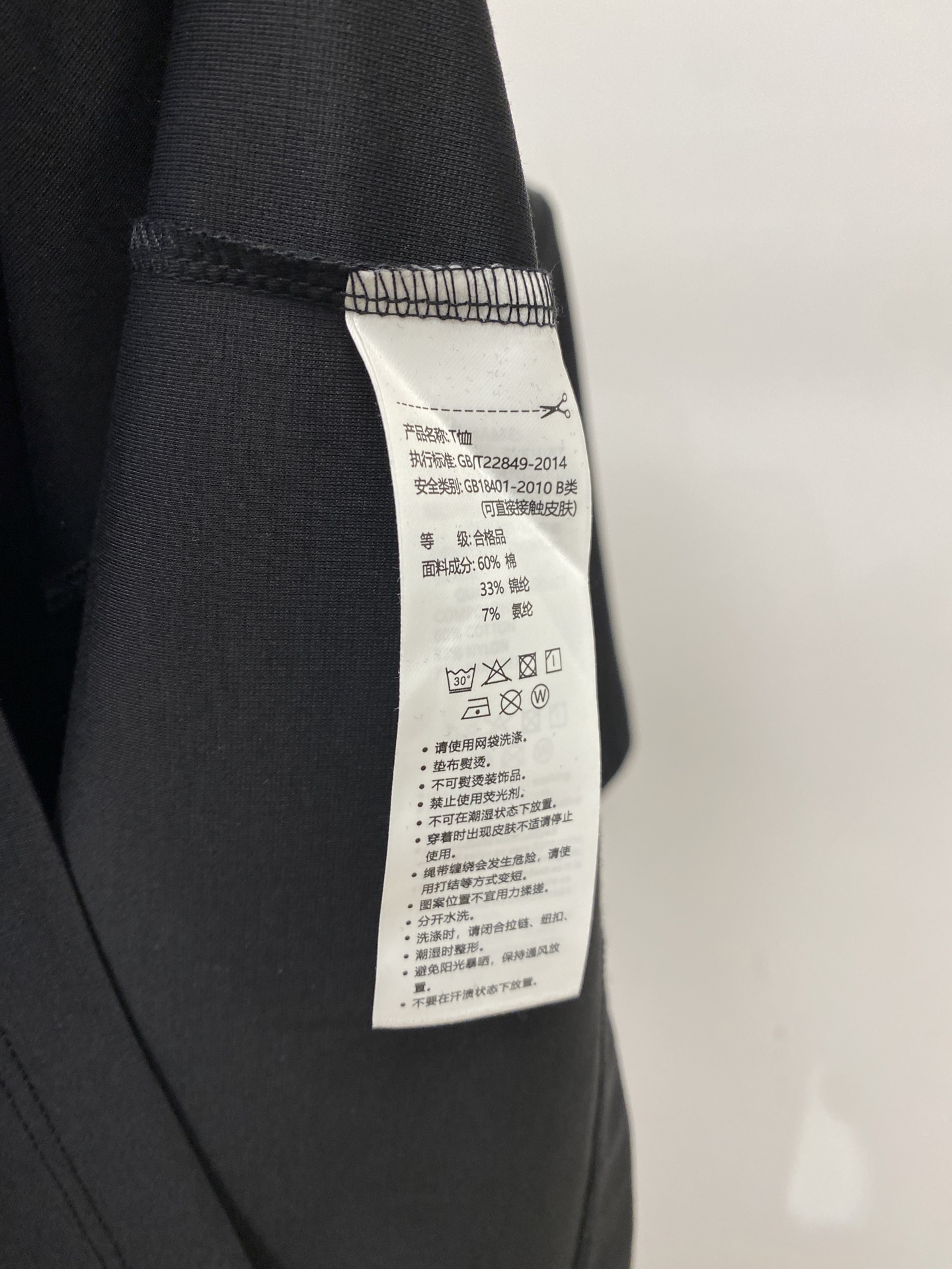 杰尼亚、2026新品短袖T恤，帅气时尚，胸前顶级印胶字母logo，简约百搭款。面料棉 不仅挺括，保持潮流的廓形，又穿着舒