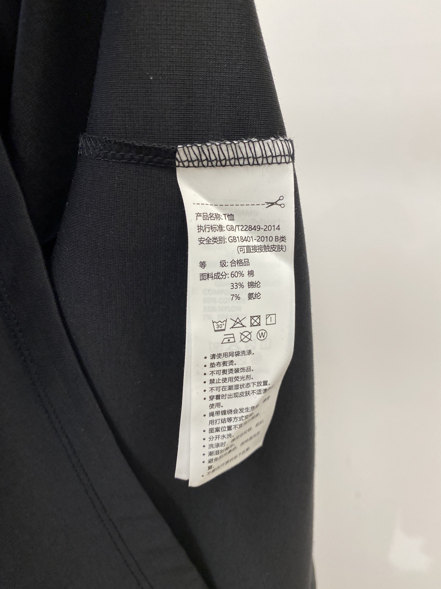 Loro piana、2026新品短袖T恤，帅气时尚，胸前顶级印胶图案字母logo，简约百搭款。面料棉 不仅挺括，保持潮
