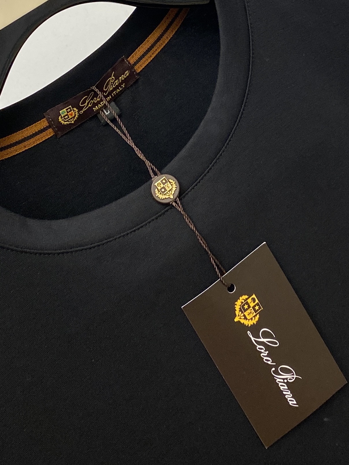 Loro piana、2026新品短袖T恤，帅气时尚，胸前顶级印胶图案字母logo，简约百搭款。面料棉 不仅挺括，保持潮