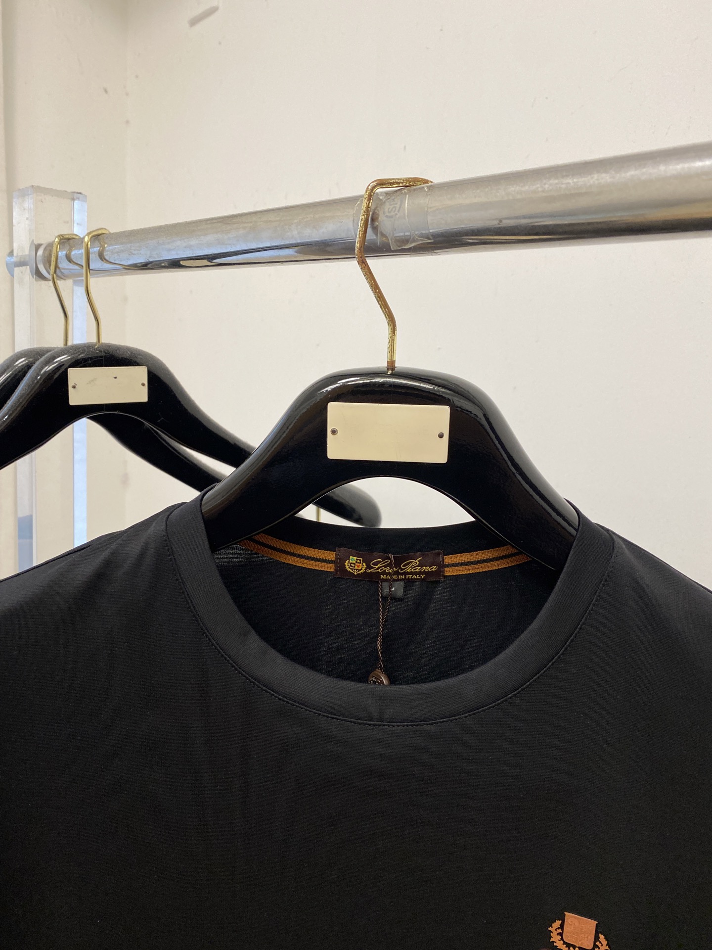 Loro piana、2026新品短袖T恤，帅气时尚，胸前顶级印胶图案字母logo，简约百搭款。面料棉 不仅挺括，保持潮