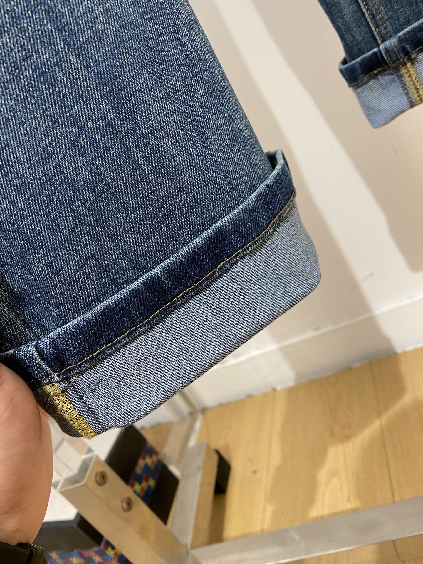 LV、2026最新品，专柜同步有售，原单狠货，水洗休闲牛仔裤，进口原版水洗弹力面料，舒适有弹性，原版五金辅料装饰logo