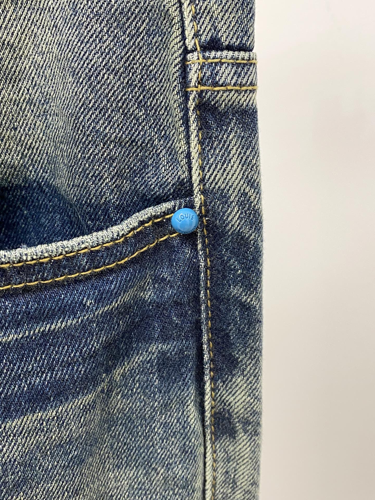 LV、2026最新品，专柜同步有售，原单狠货，水洗休闲牛仔裤，进口原版水洗弹力面料，舒适有弹性，原版五金辅料装饰logo