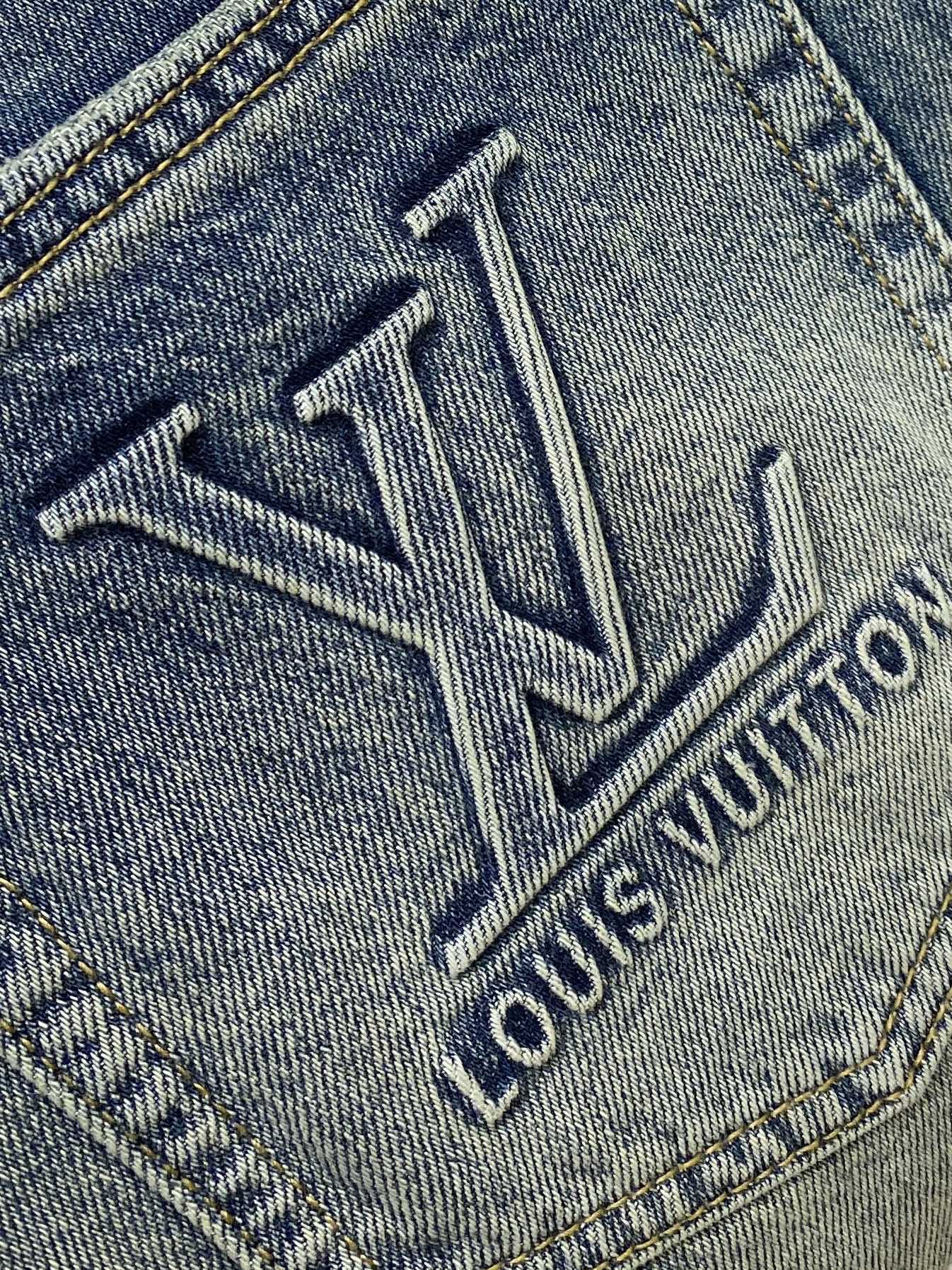 LV、2026最新品，专柜同步有售，原单狠货，水洗休闲牛仔裤，进口原版水洗弹力面料，舒适有弹性，原版五金辅料装饰logo