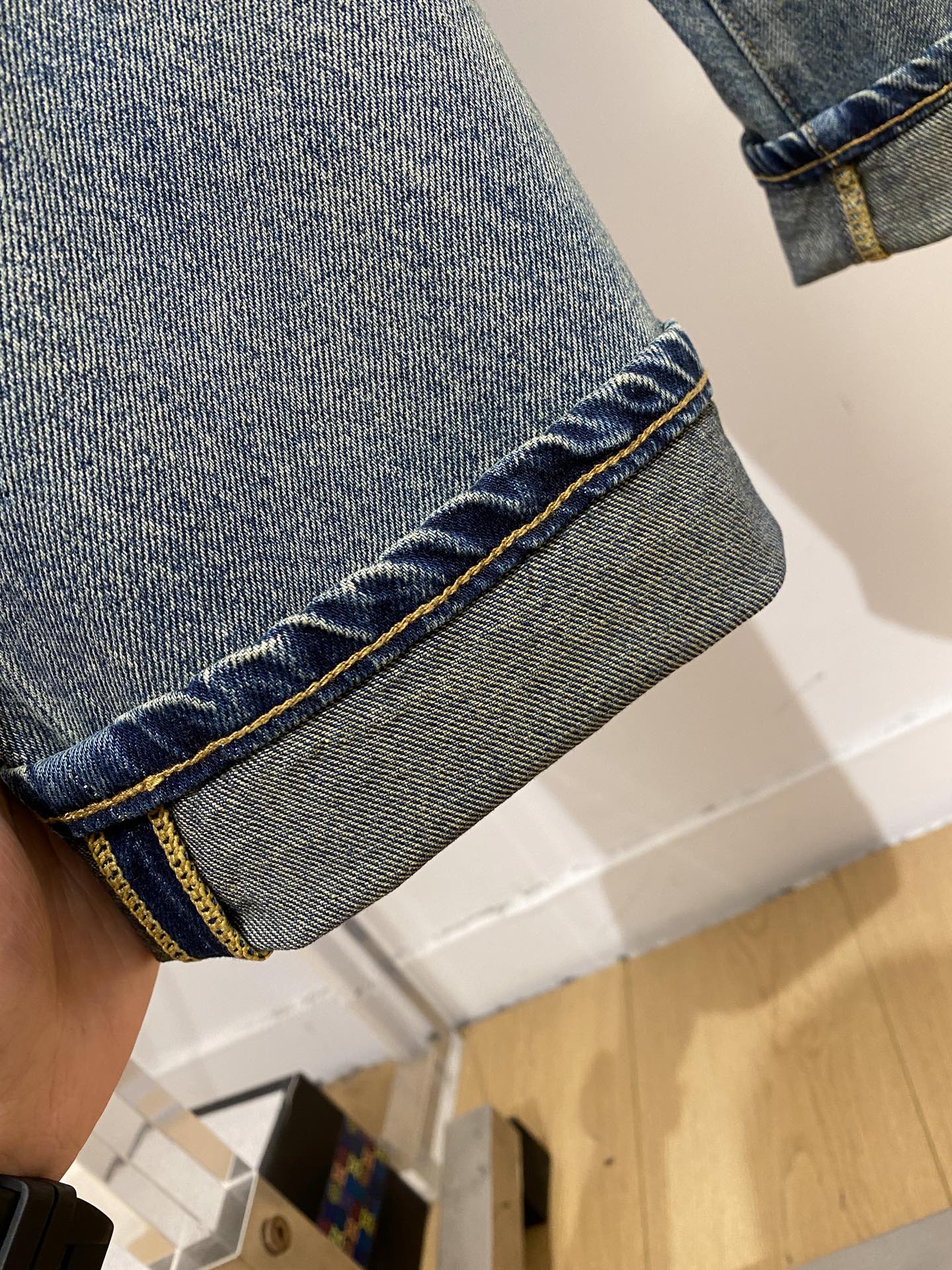 LV、2026最新品，专柜同步有售，原单狠货，水洗休闲牛仔裤，进口原版水洗弹力面料，舒适有弹性，原版五金辅料装饰logo