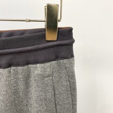 Loro Piana、2026爆款休闲裤 高弹显瘦必爆简约百搭爆款,做工精细,每一针都看得到用心,超多明星网红最爱 拉长 Loro Piana、2026爆款休闲裤 高弹显瘦必爆简约百搭爆款,做工精细,每一针都看得到用心,超多明星网红最爱 拉长