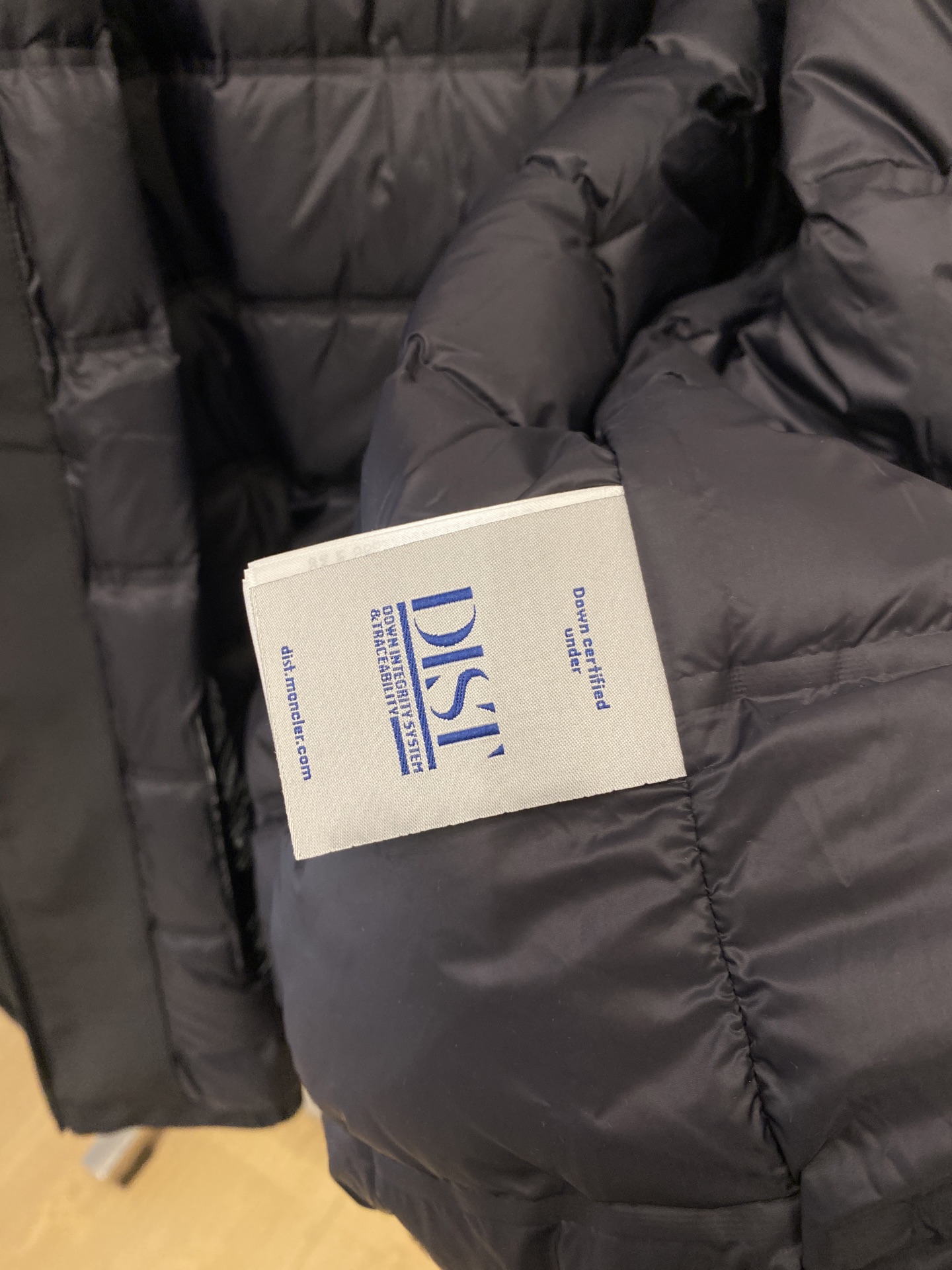 蒙口、2026最新款男士轻薄羽绒夹克、面料柔软舒适 ．上身版型超赞 ．拉链．辅料都是客供 、进口面料，轻便舒适，保暖有型