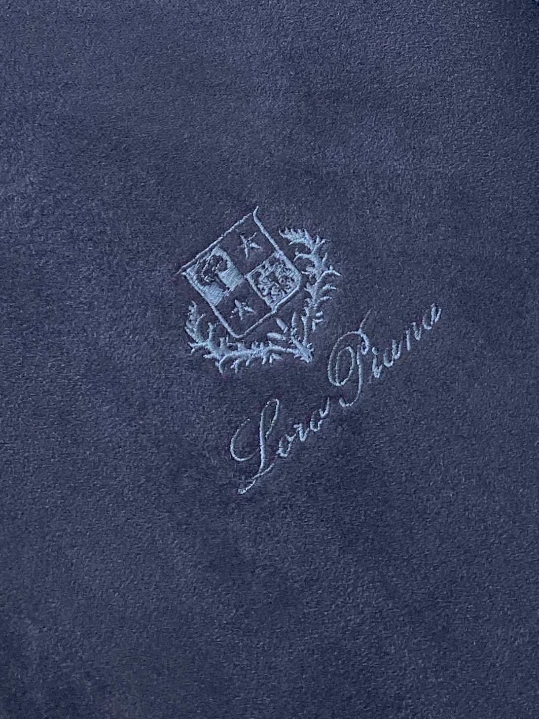 Loro Piana、2026新品夹克外套，时尚帅气，简约百搭款，胸前精致刺绣字母图案logo，定制原版面料，不仅挺括，