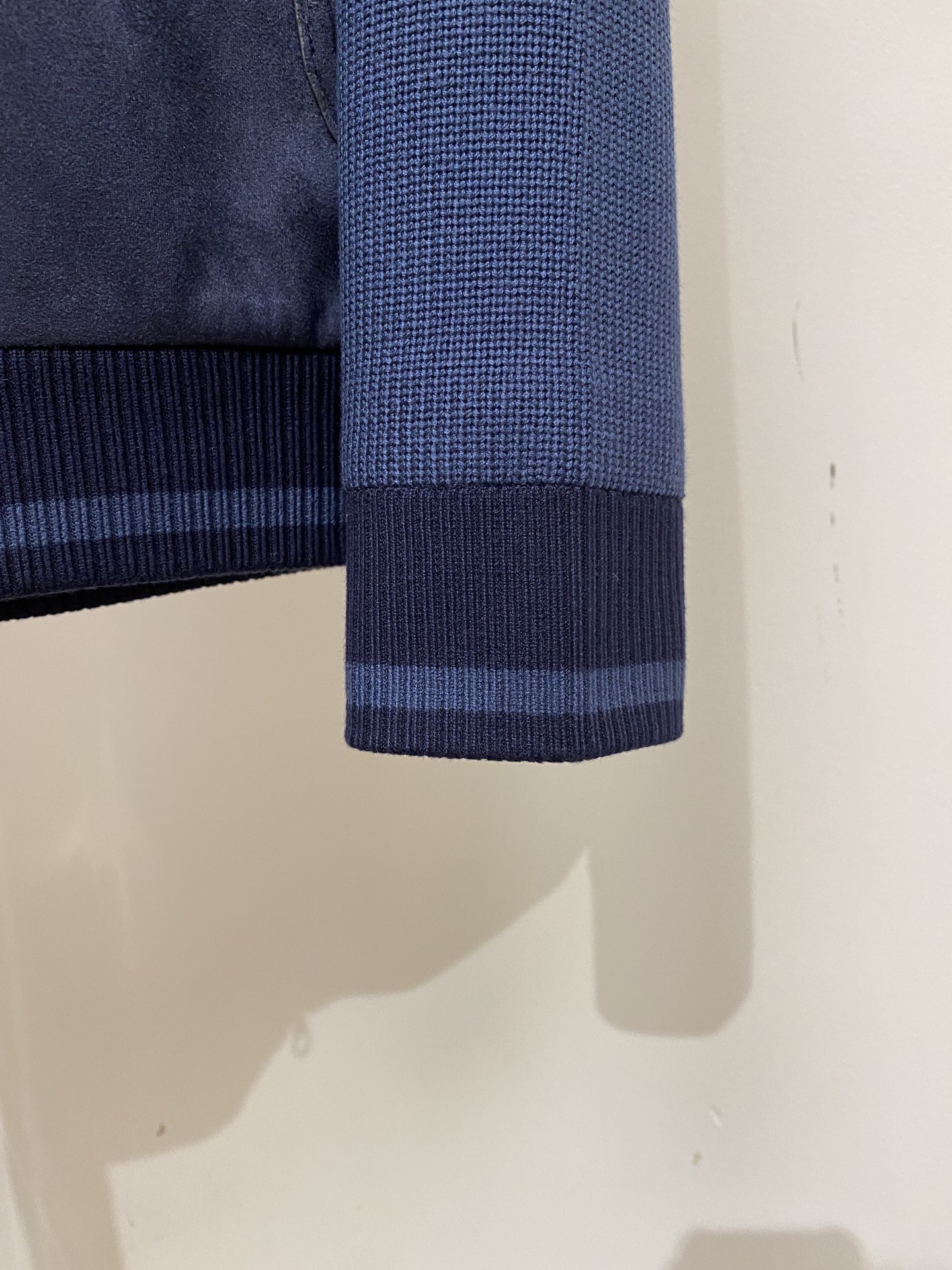 Loro Piana、2026新品夹克外套，时尚帅气，简约百搭款，胸前精致刺绣字母图案logo，定制原版面料，不仅挺括，
