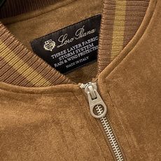 Loro Piana、2026新品夹克外套,时尚帅气,简约百搭款,胸前精致刺绣字母图案logo,定制原版面料,不仅挺括, Loro Piana、2026新品夹克外套,时尚帅气,简约百搭款,胸前精致刺绣字母图案logo,定制原版面料,不仅挺括,