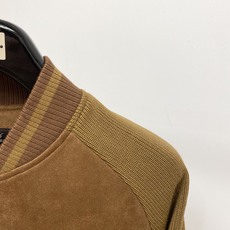 Loro Piana、2026新品夹克外套,时尚帅气,简约百搭款,胸前精致刺绣字母图案logo,定制原版面料,不仅挺括, Loro Piana、2026新品夹克外套,时尚帅气,简约百搭款,胸前精致刺绣字母图案logo,定制原版面料,不仅挺括,