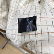 Loro Piana、2026新品夹克外套,时尚帅气,简约百搭款,胸前精致刺绣字母图案logo,定制原版面料,不仅挺括, Loro Piana、2026新品夹克外套,时尚帅气,简约百搭款,胸前精致刺绣字母图案logo,定制原版面料,不仅挺括,