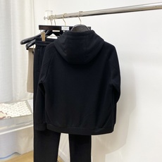 Loro Piana、2026最新品,时尚休闲套装,顶级原版面料打造,穿着舒适,吸湿性透气性都非常良好,色牢度超高!无论 Loro Piana、2026最新品,时尚休闲套装,顶级原版面料打造,穿着舒适,吸湿性透气性都非常良好,色牢度超高!无论