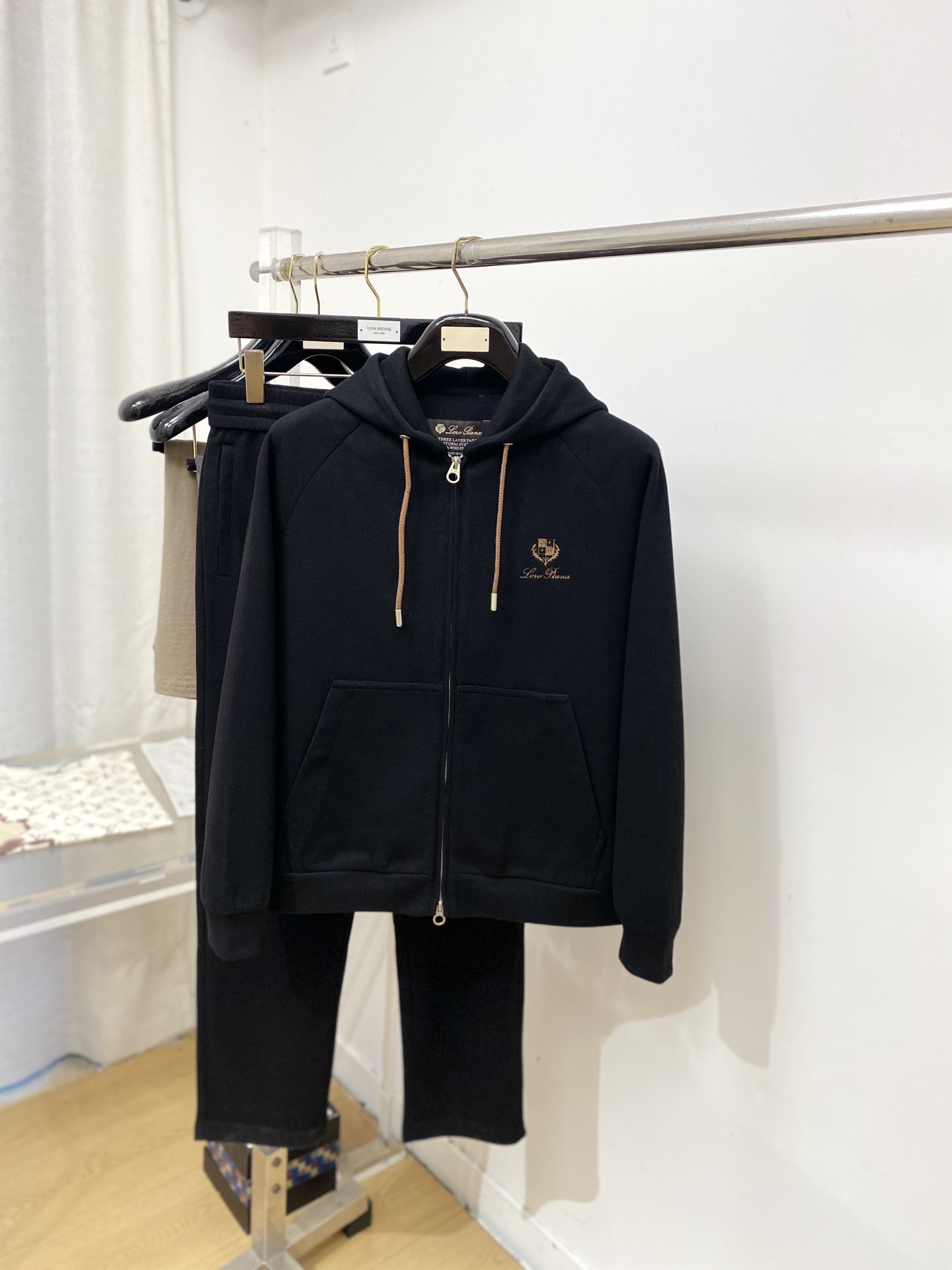 Loro Piana、2026最新品，时尚休闲套装，顶级原版面料打造，穿着舒适，吸湿性透气性都非常良好，色牢度超高！无论