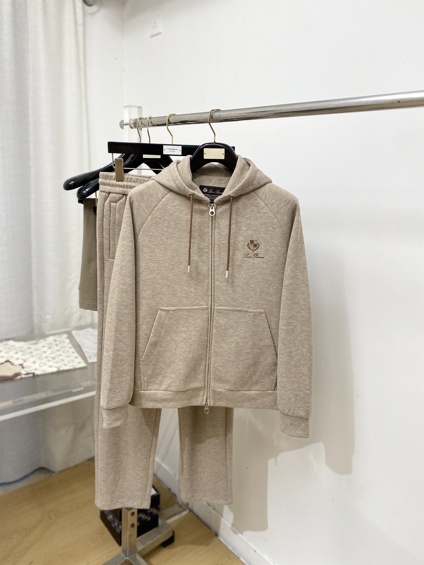 Loro Piana、2026最新品，时尚休闲套装，顶级原版面料打造，穿着舒适，吸湿性透气性都非常良好，色牢度超高！无论