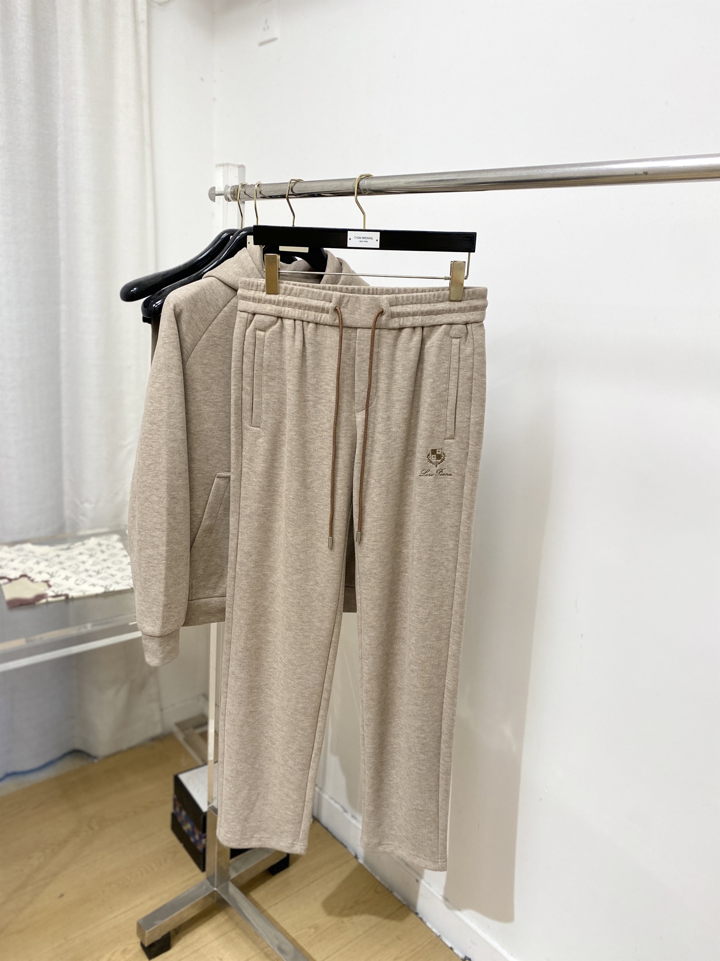 Loro Piana、2026最新品，时尚休闲套装，顶级原版面料打造，穿着舒适，吸湿性透气性都非常良好，色牢度超高！无论