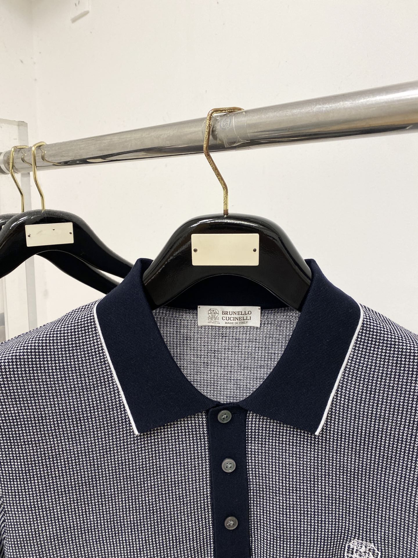 Brunello Cucinelli、2026新品针织长袖,时尚帅气,简约百搭款,胸前精致刺绣图案logo,定制原版面料 Brunello Cucinelli、2026新品针织长袖,时尚帅气,简约百搭款,胸前精致刺绣图案logo,定制原版面料