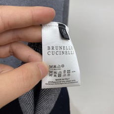 Brunello Cucinelli、2026新品针织长袖,时尚帅气,简约百搭款,胸前精致刺绣图案logo,定制原版面料 Brunello Cucinelli、2026新品针织长袖,时尚帅气,简约百搭款,胸前精致刺绣图案logo,定制原版面料