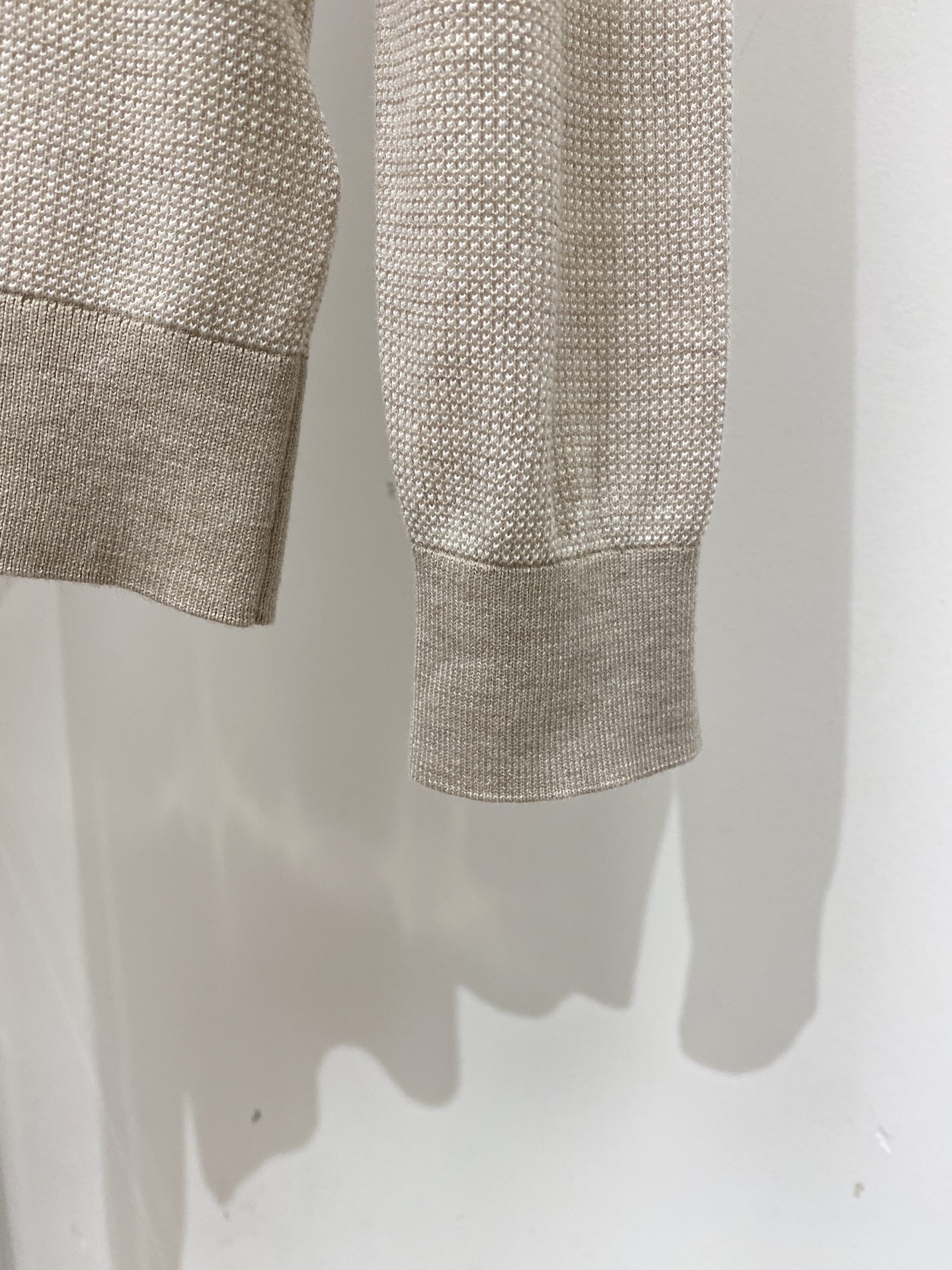Brunello Cucinelli、2026新品针织长袖,时尚帅气,简约百搭款,胸前精致刺绣图案logo,定制原版面料 Brunello Cucinelli、2026新品针织长袖,时尚帅气,简约百搭款,胸前精致刺绣图案logo,定制原版面料