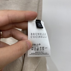 Brunello Cucinelli、2026新品针织长袖,时尚帅气,简约百搭款,胸前精致刺绣图案logo,定制原版面料 Brunello Cucinelli、2026新品针织长袖,时尚帅气,简约百搭款,胸前精致刺绣图案logo,定制原版面料