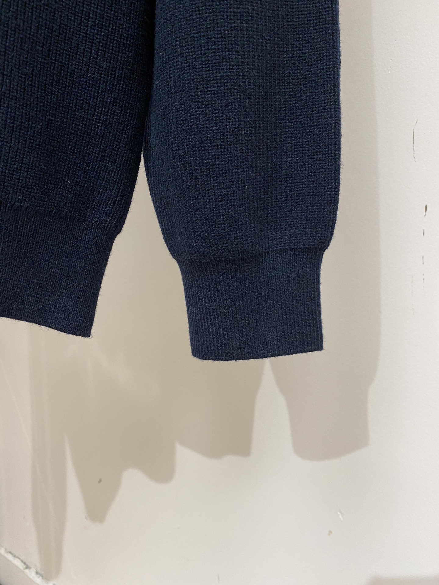 Brunello Cucinelli、2026新品羊毛衣 具有手感细腻柔软，可直接与肌肤接触，让暖心的纱线变化出细腻的质