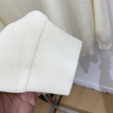 Brunello Cucinelli、2026新品羊毛衣 具有手感细腻柔软,可直接与肌肤接触,让暖心的纱线变化出细腻的质 Brunello Cucinelli、2026新品羊毛衣 具有手感细腻柔软,可直接与肌肤接触,让暖心的纱线变化出细腻的质