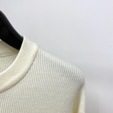 Brunello Cucinelli、2026新品羊毛衣 具有手感细腻柔软,可直接与肌肤接触,让暖心的纱线变化出细腻的质 Brunello Cucinelli、2026新品羊毛衣 具有手感细腻柔软,可直接与肌肤接触,让暖心的纱线变化出细腻的质