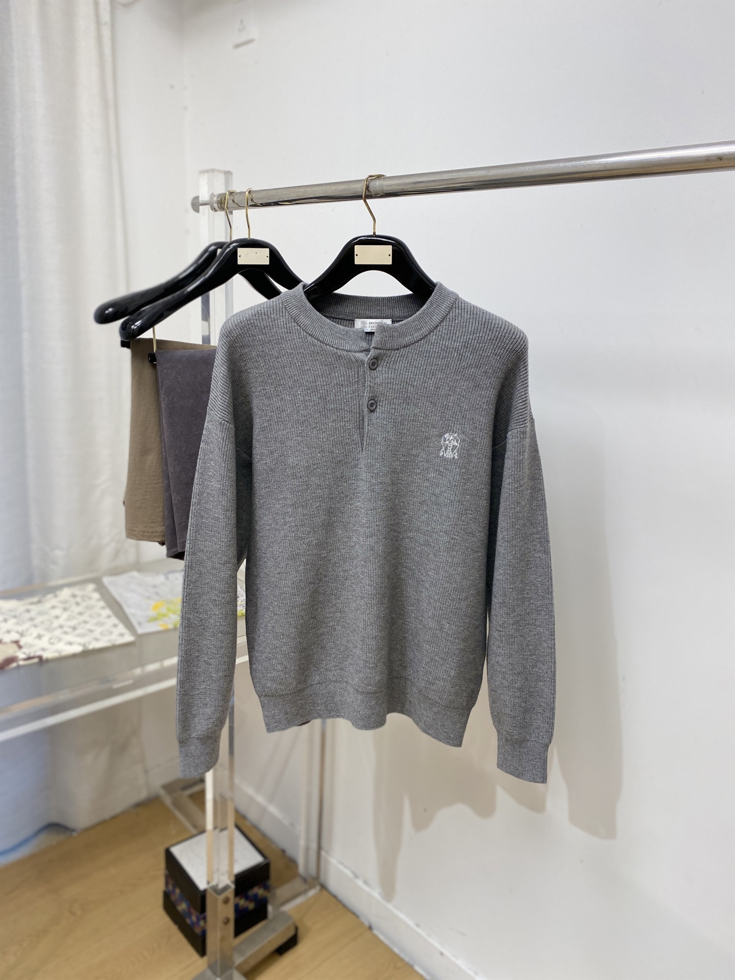 Brunello Cucinelli、2026新品羊毛衣 具有手感细腻柔软，可直接与肌肤接触，让暖心的纱线变化出细腻的质