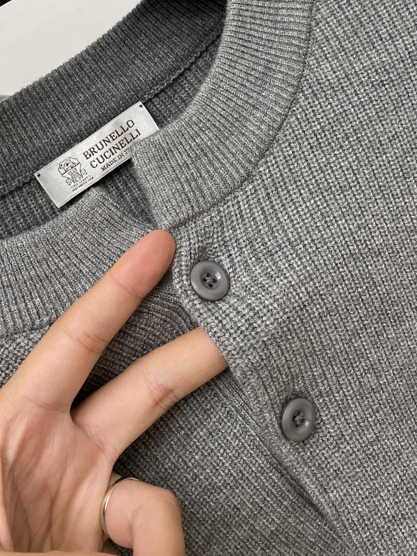 Brunello Cucinelli、2026新品羊毛衣 具有手感细腻柔软，可直接与肌肤接触，让暖心的纱线变化出细腻的质
