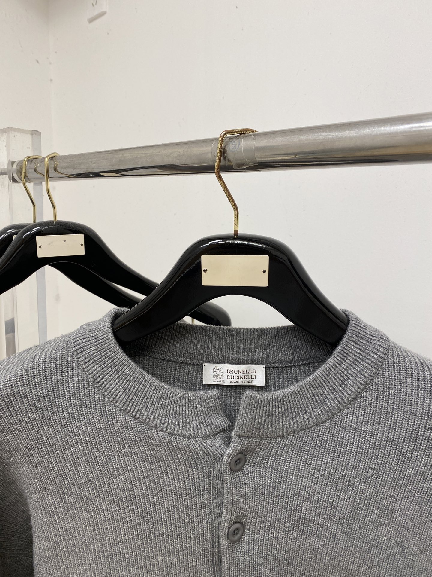 Brunello Cucinelli、2026新品羊毛衣 具有手感细腻柔软，可直接与肌肤接触，让暖心的纱线变化出细腻的质