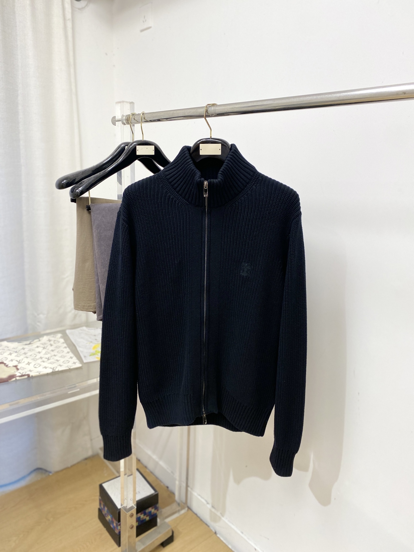 Brunello Cucinelli、2026新品羊毛衣外套 具有手感细腻柔软，可直接与肌肤接触，让暖心的纱线变化出细腻