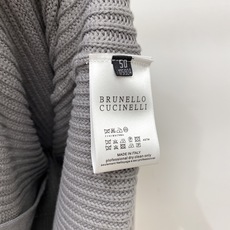 Brunello Cucinelli、2026新品羊毛衣外套 具有手感细腻柔软,可直接与肌肤接触,让暖心的纱线变化出细腻 Brunello Cucinelli、2026新品羊毛衣外套 具有手感细腻柔软,可直接与肌肤接触,让暖心的纱线变化出细腻