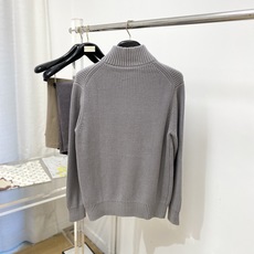 Brunello Cucinelli、2026新品羊毛衣外套 具有手感细腻柔软,可直接与肌肤接触,让暖心的纱线变化出细腻 Brunello Cucinelli、2026新品羊毛衣外套 具有手感细腻柔软,可直接与肌肤接触,让暖心的纱线变化出细腻