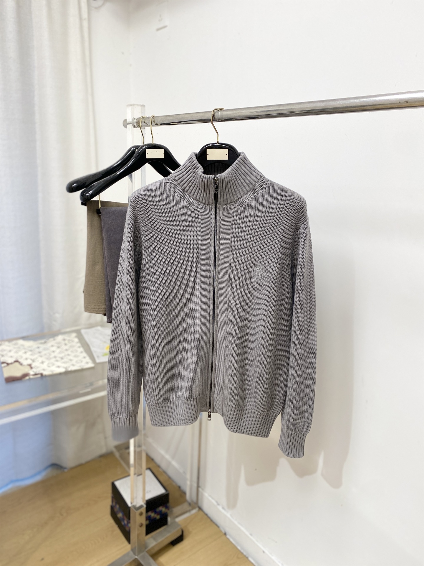 Brunello Cucinelli、2026新品羊毛衣外套 具有手感细腻柔软，可直接与肌肤接触，让暖心的纱线变化出细腻