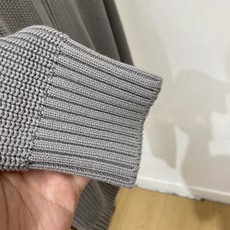Brunello Cucinelli、2026新品羊毛衣外套 具有手感细腻柔软,可直接与肌肤接触,让暖心的纱线变化出细腻 Brunello Cucinelli、2026新品羊毛衣外套 具有手感细腻柔软,可直接与肌肤接触,让暖心的纱线变化出细腻