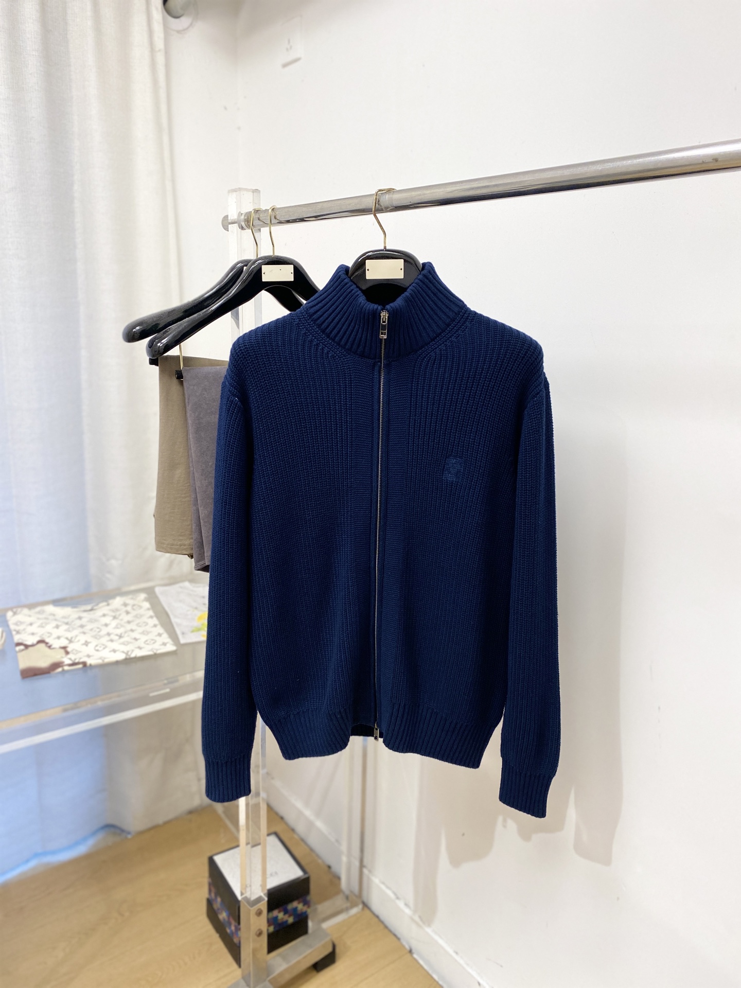 Brunello Cucinelli、2026新品羊毛衣外套 具有手感细腻柔软，可直接与肌肤接触，让暖心的纱线变化出细腻