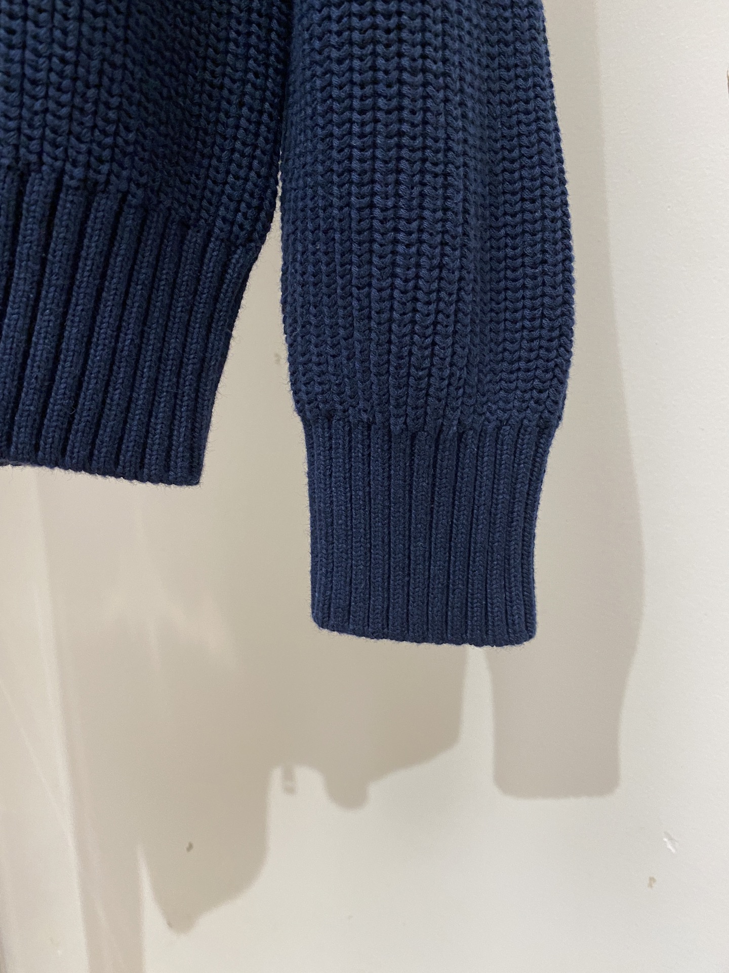 Brunello Cucinelli、2026新品羊毛衣外套 具有手感细腻柔软，可直接与肌肤接触，让暖心的纱线变化出细腻