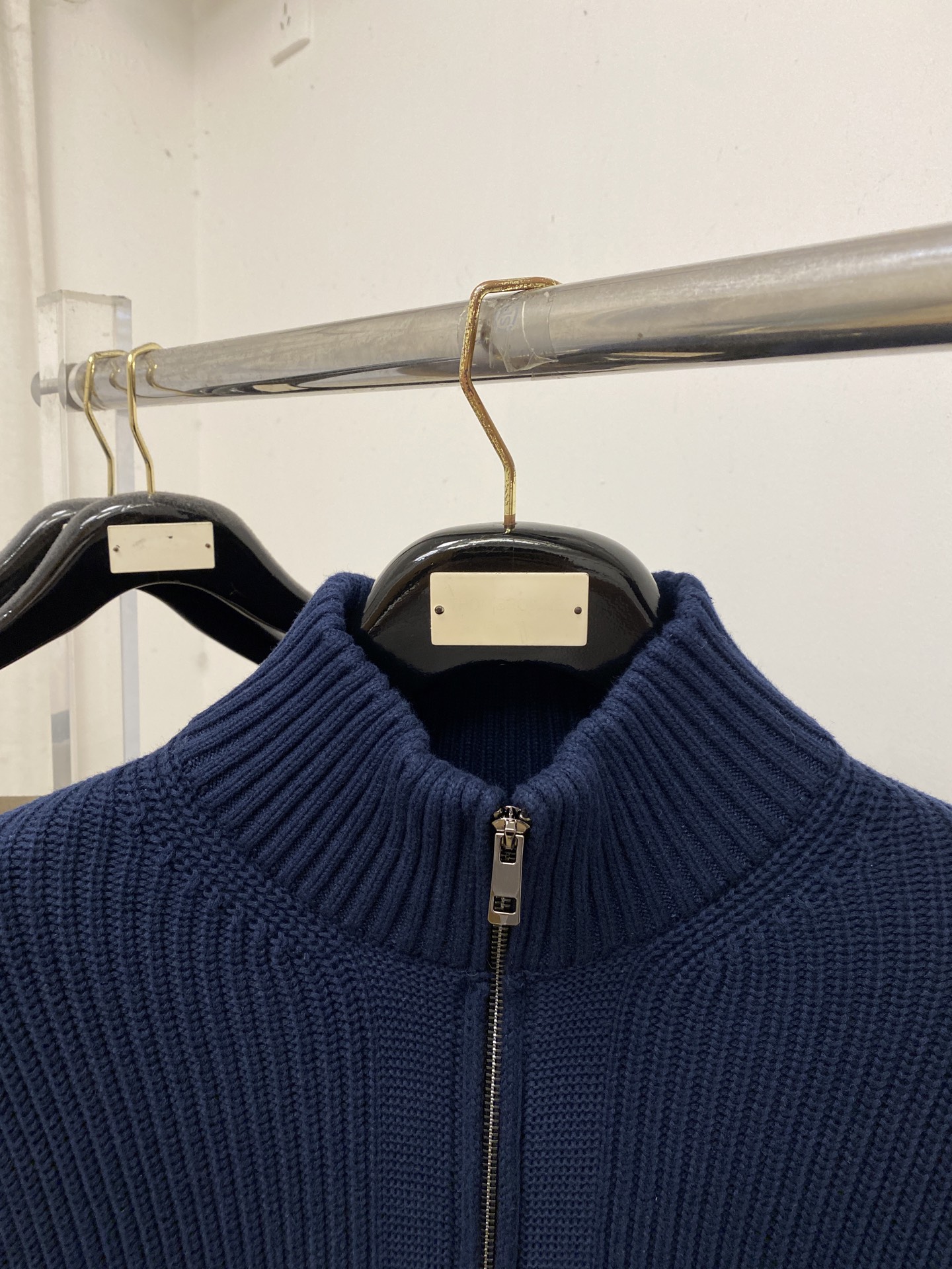 Brunello Cucinelli、2026新品羊毛衣外套 具有手感细腻柔软，可直接与肌肤接触，让暖心的纱线变化出细腻