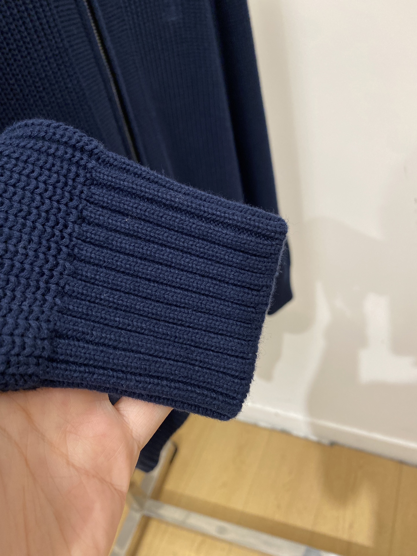 Brunello Cucinelli、2026新品羊毛衣外套 具有手感细腻柔软，可直接与肌肤接触，让暖心的纱线变化出细腻