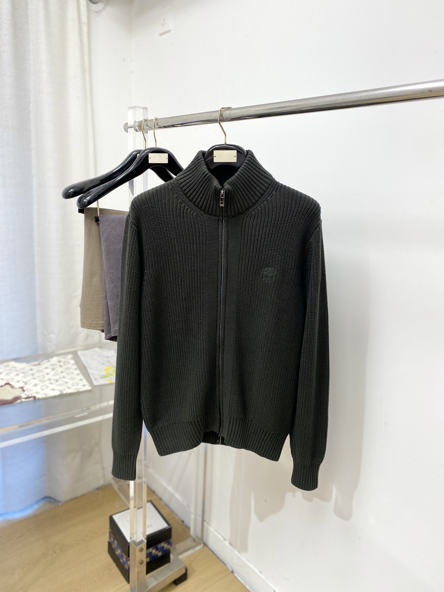 Brunello Cucinelli、2026新品羊毛衣外套 具有手感细腻柔软，可直接与肌肤接触，让暖心的纱线变化出细腻