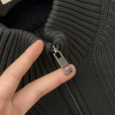 Brunello Cucinelli、2026新品羊毛衣外套 具有手感细腻柔软,可直接与肌肤接触,让暖心的纱线变化出细腻 Brunello Cucinelli、2026新品羊毛衣外套 具有手感细腻柔软,可直接与肌肤接触,让暖心的纱线变化出细腻