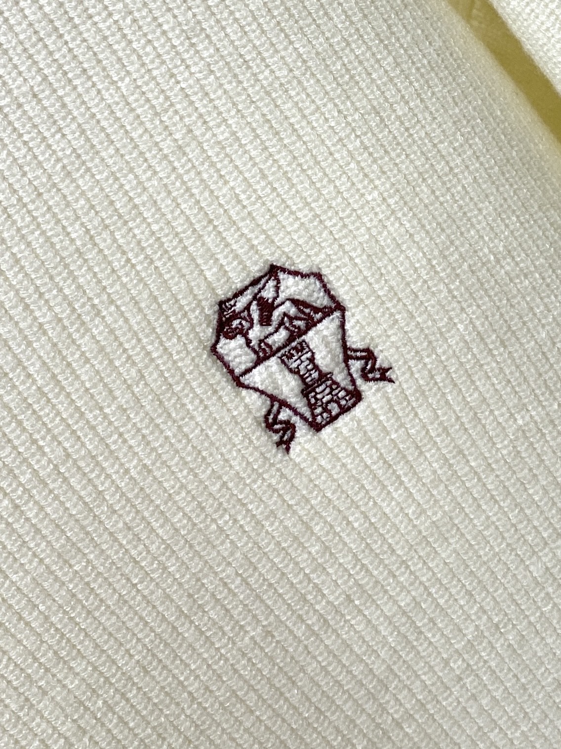 Brunello Cucinelli、2026新品羊毛衣 具有手感细腻柔软,可直接与肌肤接触,让暖心的纱线变化出细腻的质 Brunello Cucinelli、2026新品羊毛衣 具有手感细腻柔软,可直接与肌肤接触,让暖心的纱线变化出细腻的质