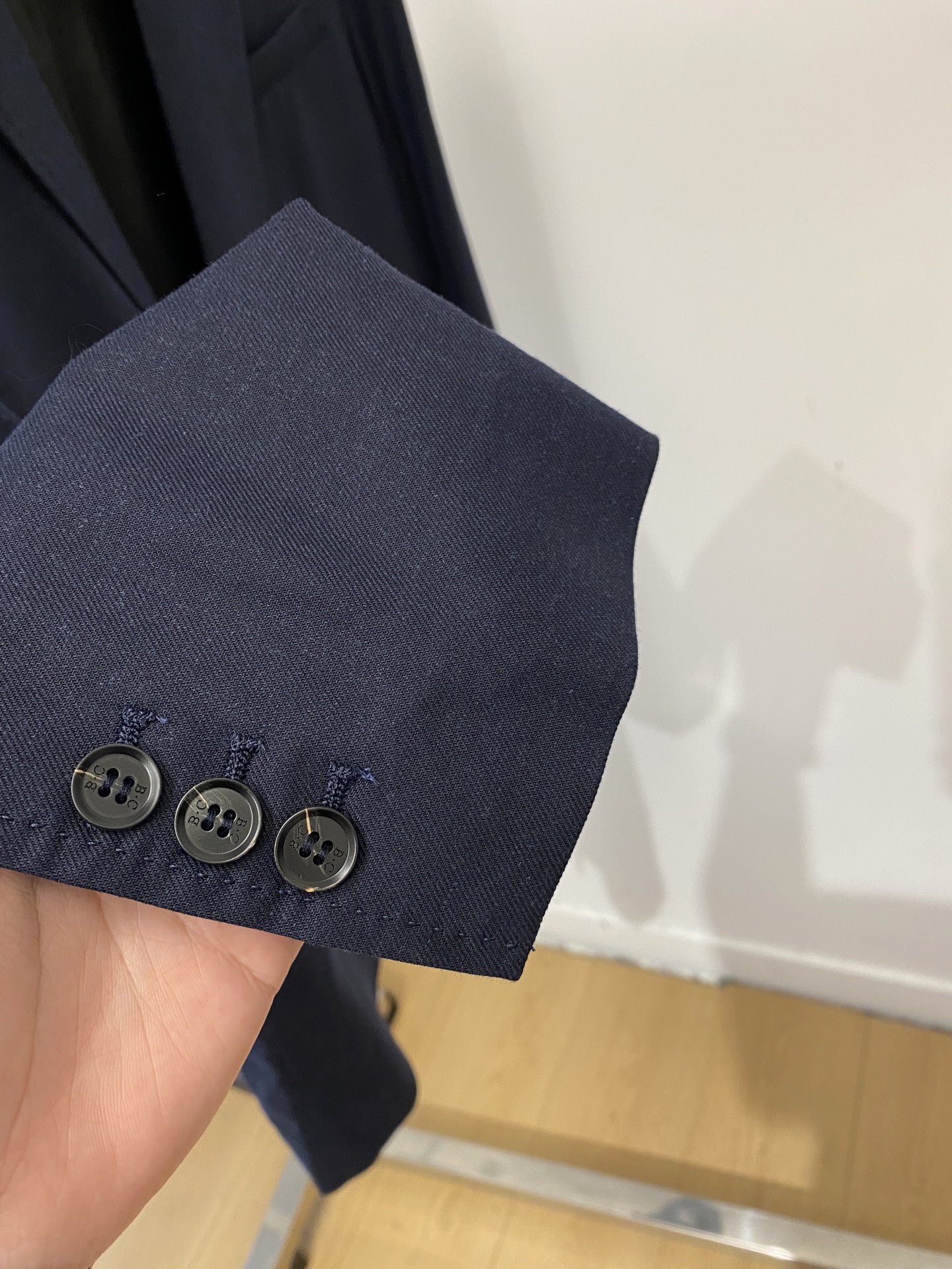 B*、2026新品西装外套，时尚帅气，简约百搭款，衣下精致刺绣图案logo，定制原版面料，不仅挺括，保持潮流的廓形，又穿