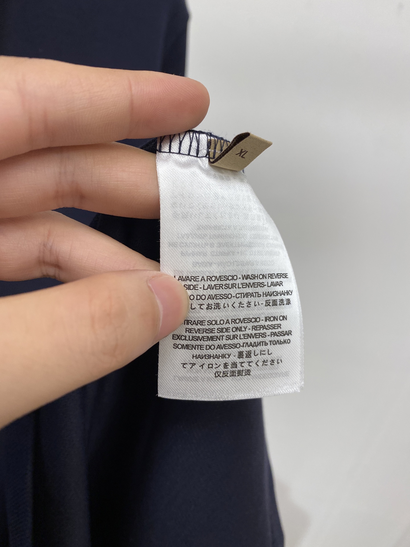 菲*、2026新品长袖卫衣，时尚帅气，简约百搭款，胸前精致刺绣图案logo，定制原版面料，不仅挺括，保持潮流的廓形，又穿