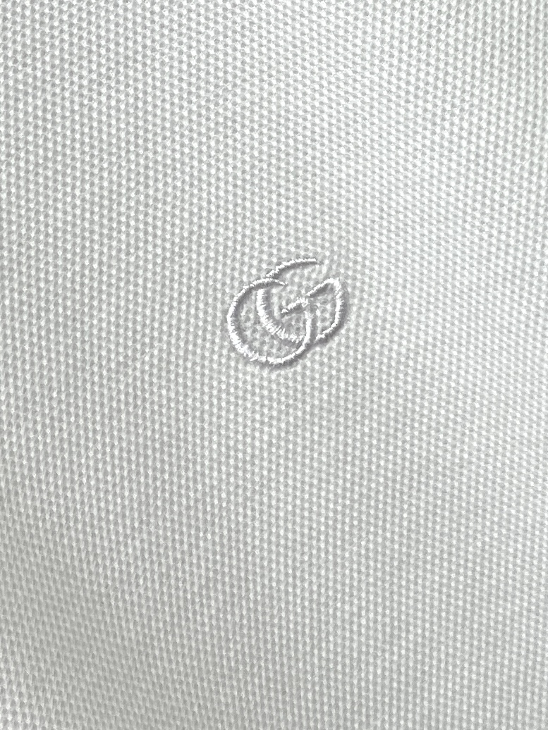 古*、2026新品长袖卫衣，时尚帅气，简约百搭款，胸前精致刺绣字母logo，定制原版面料，不仅挺括，保持潮流的廓形，又穿