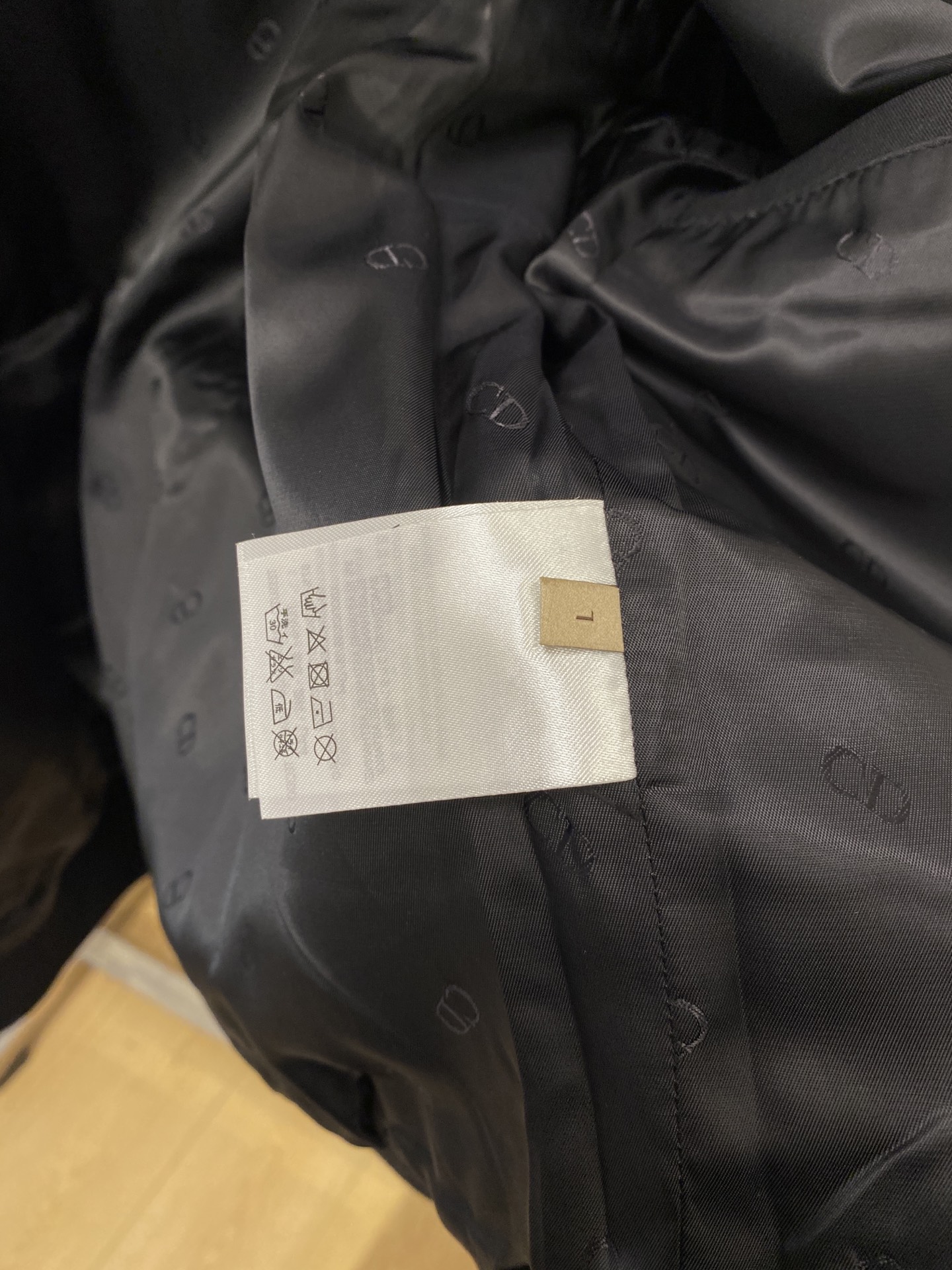 迪*、2026新品夹克外套，时尚帅气，简约百搭款，胸前精致刺绣字母logo，定制原版面料，不仅挺括，保持潮流的廓形，又穿