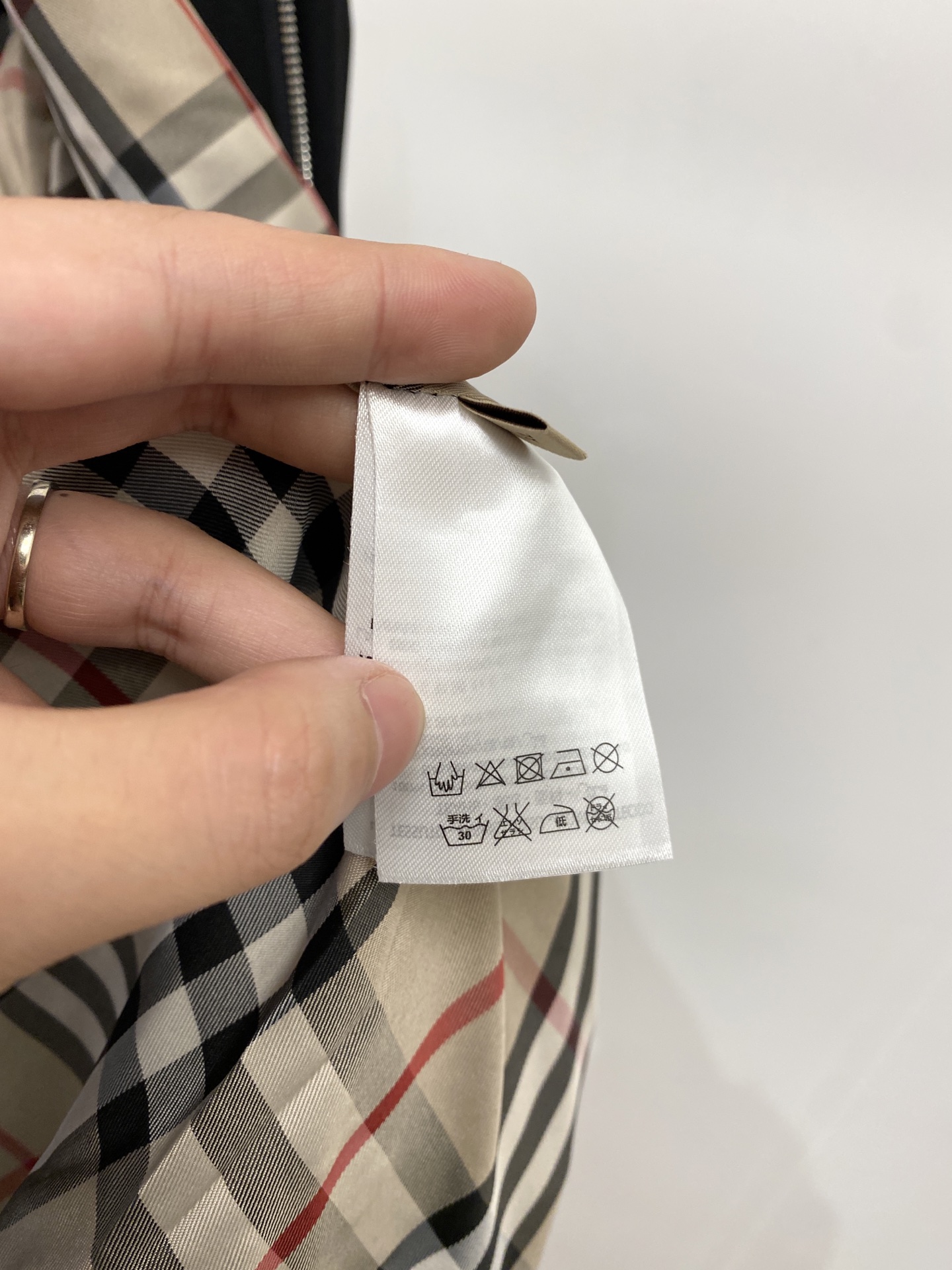 巴*、2026新品夹克外套，时尚帅气，简约百搭款，胸前精致刺绣字母logo，定制原版面料，不仅挺括，保持潮流的廓形，又穿