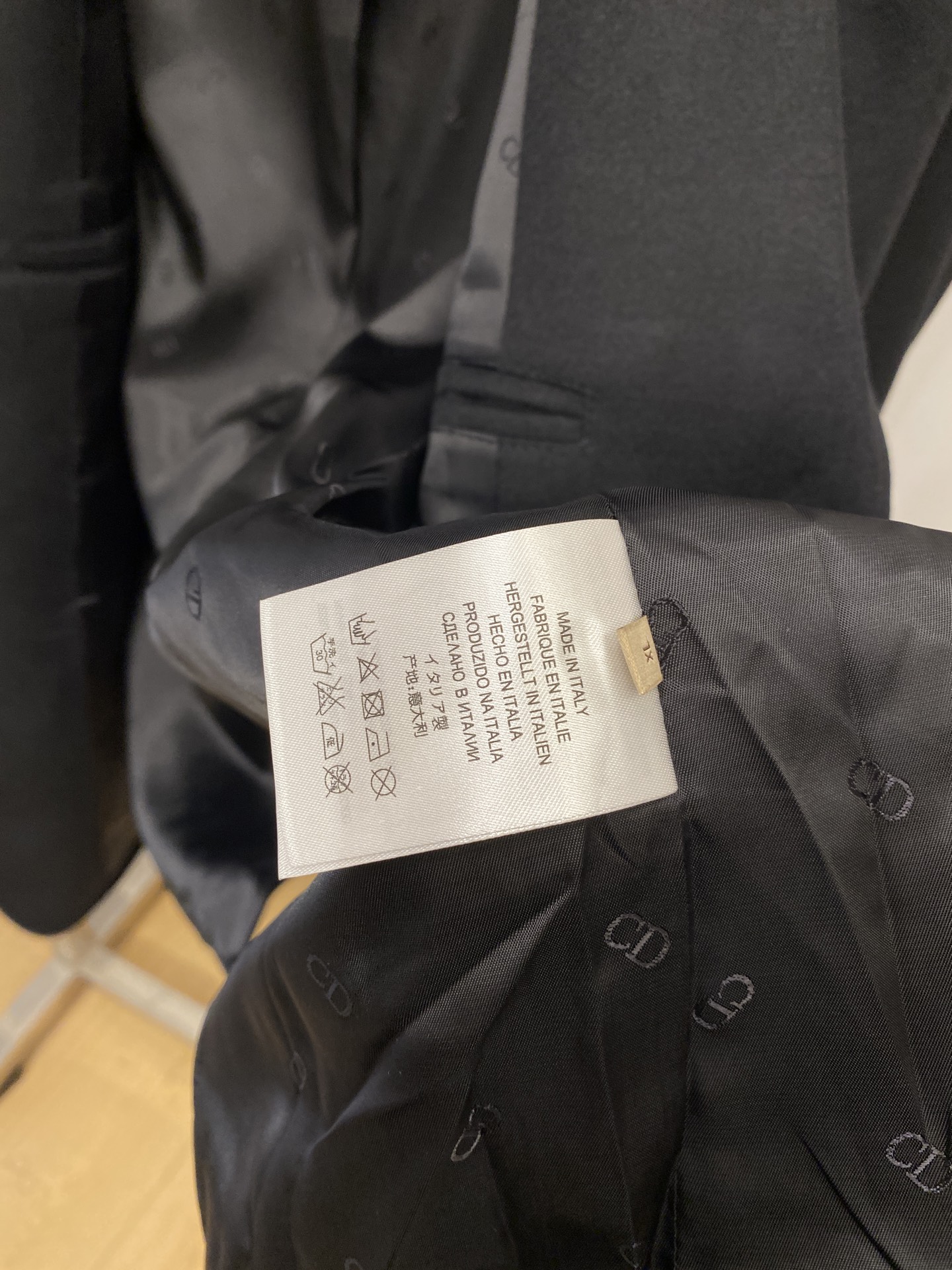菲*、2026新品西装外套，时尚帅气，简约百搭款，定制原版面料，不仅挺括，保持潮流的廓形，又穿着舒适，纱织更细腻，码数M