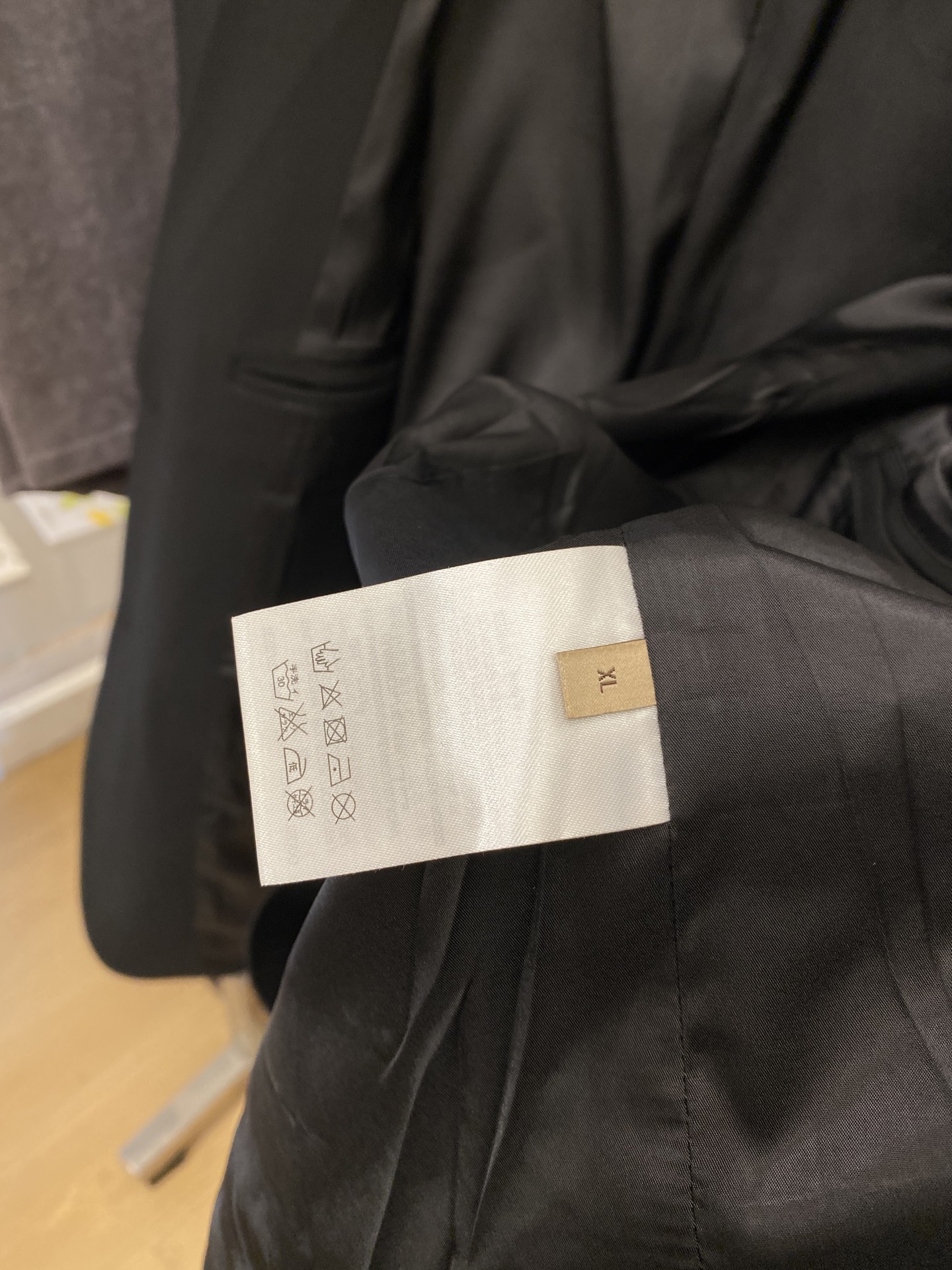 罗*2026新品西装外套，时尚帅气，简约百搭款，定制原版面料，不仅挺括，保持潮流的廓形，又穿着舒适，纱织更细腻，码数M-
