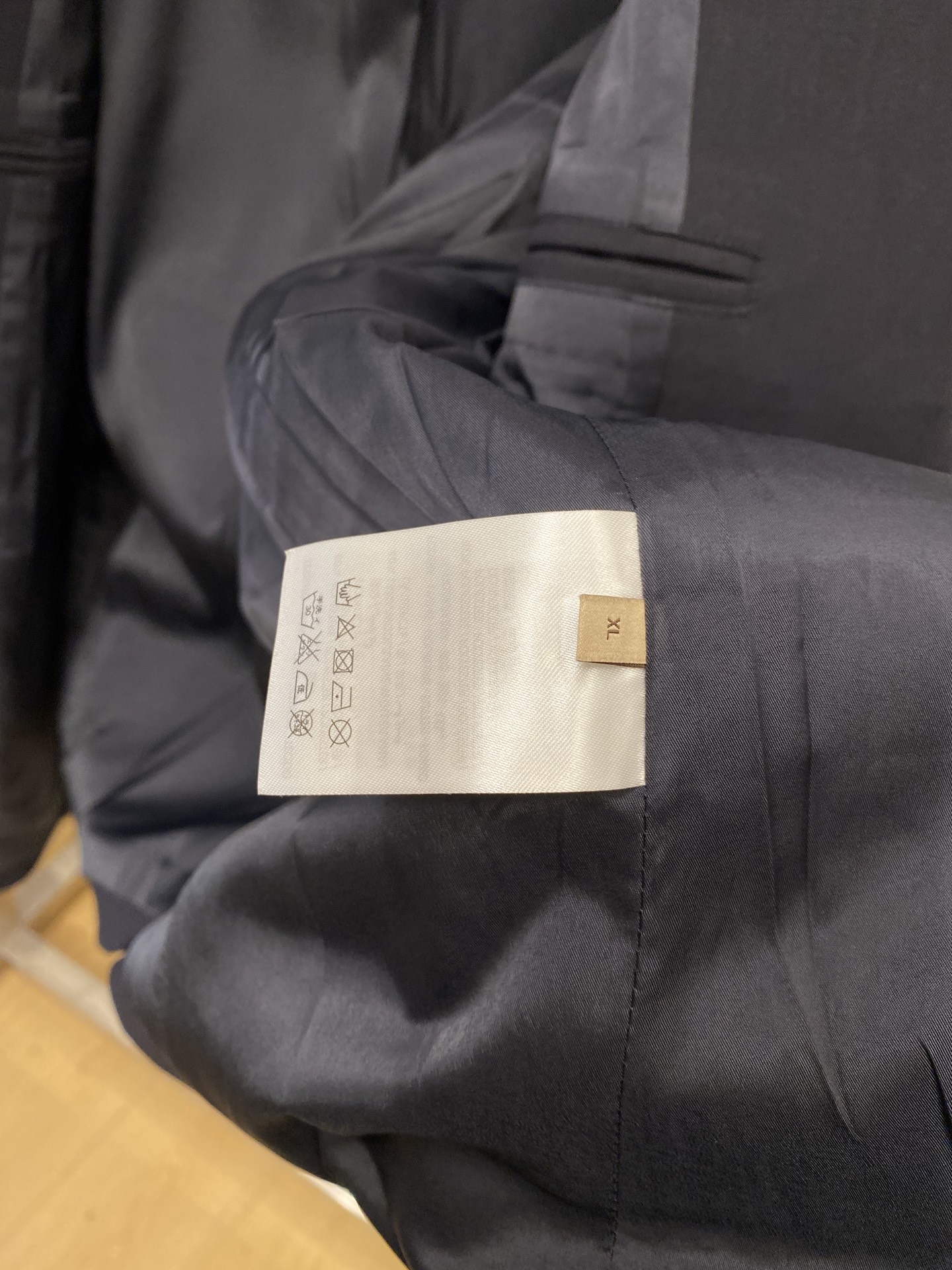 罗*、2026新品西装外套，时尚帅气，简约百搭款，定制原版面料，不仅挺括，保持潮流的廓形，又穿着舒适，纱织更细腻，码数M