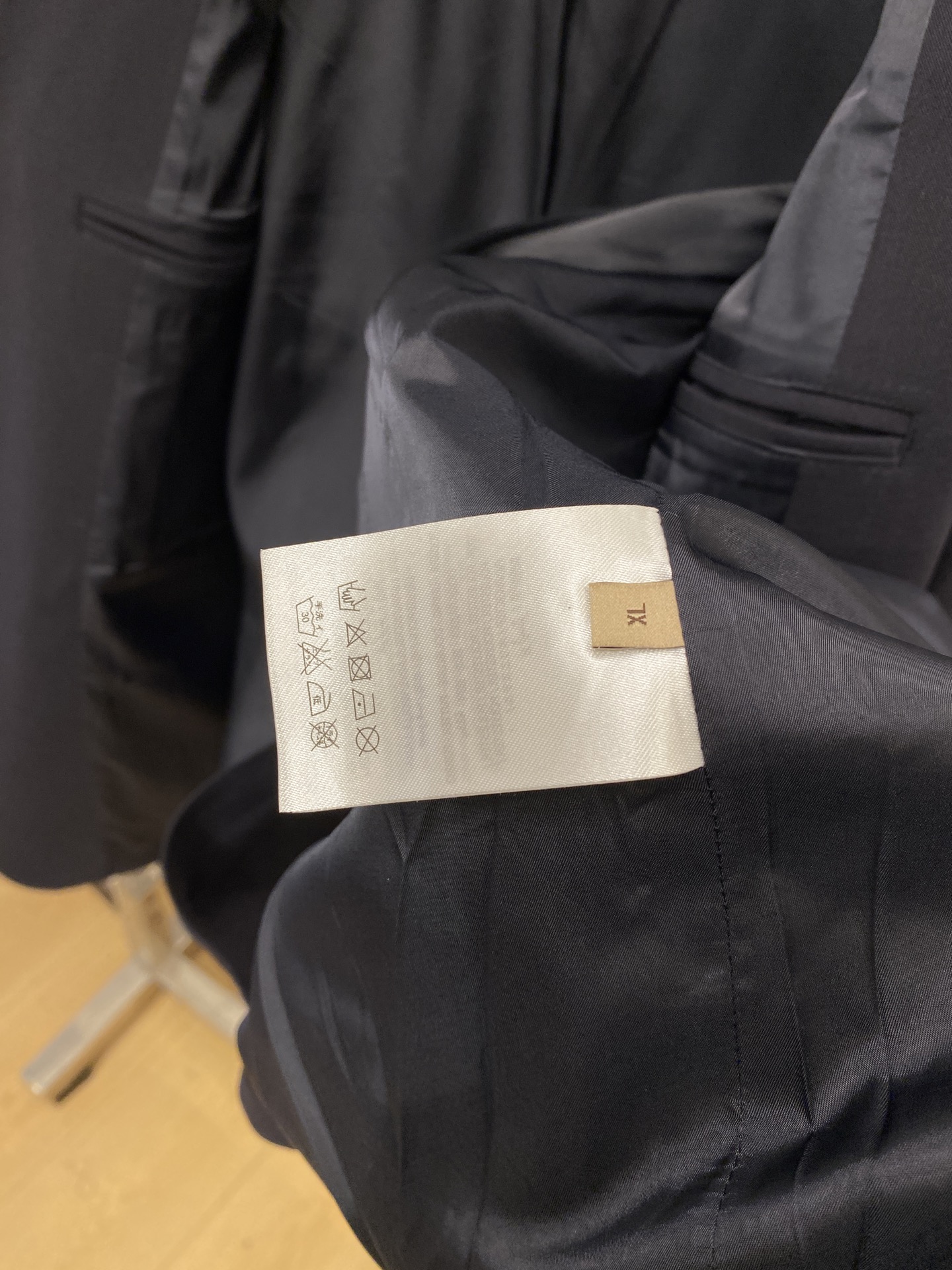 T*、2026新品西装外套，时尚帅气，简约百搭款，定制原版面料，不仅挺括，保持潮流的廓形，又穿着舒适，纱织更细腻，码数M